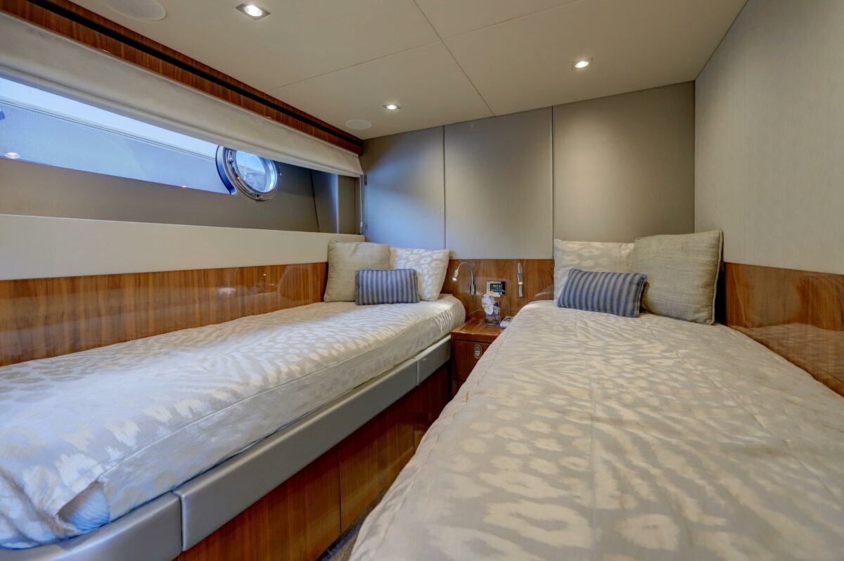 MANHATTAN SUNSEEKER 65 - Image 11