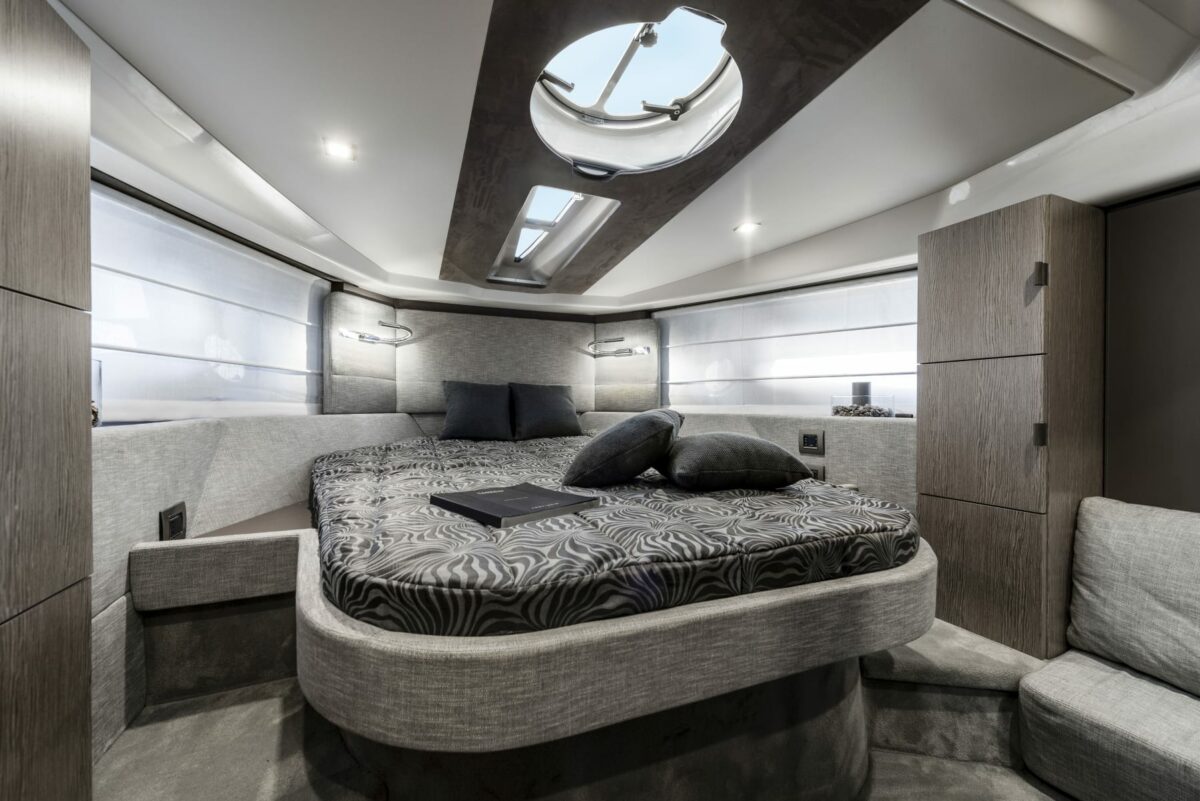 CRANCHI M44 HT - CHARTER - Image 8