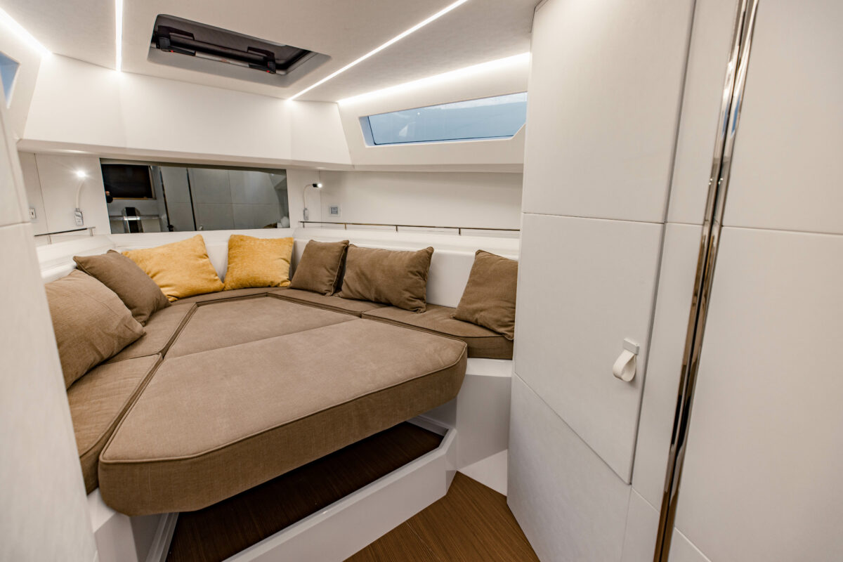 EVO YACHTS "R4" WALKAROUND - 2024 - Image 12