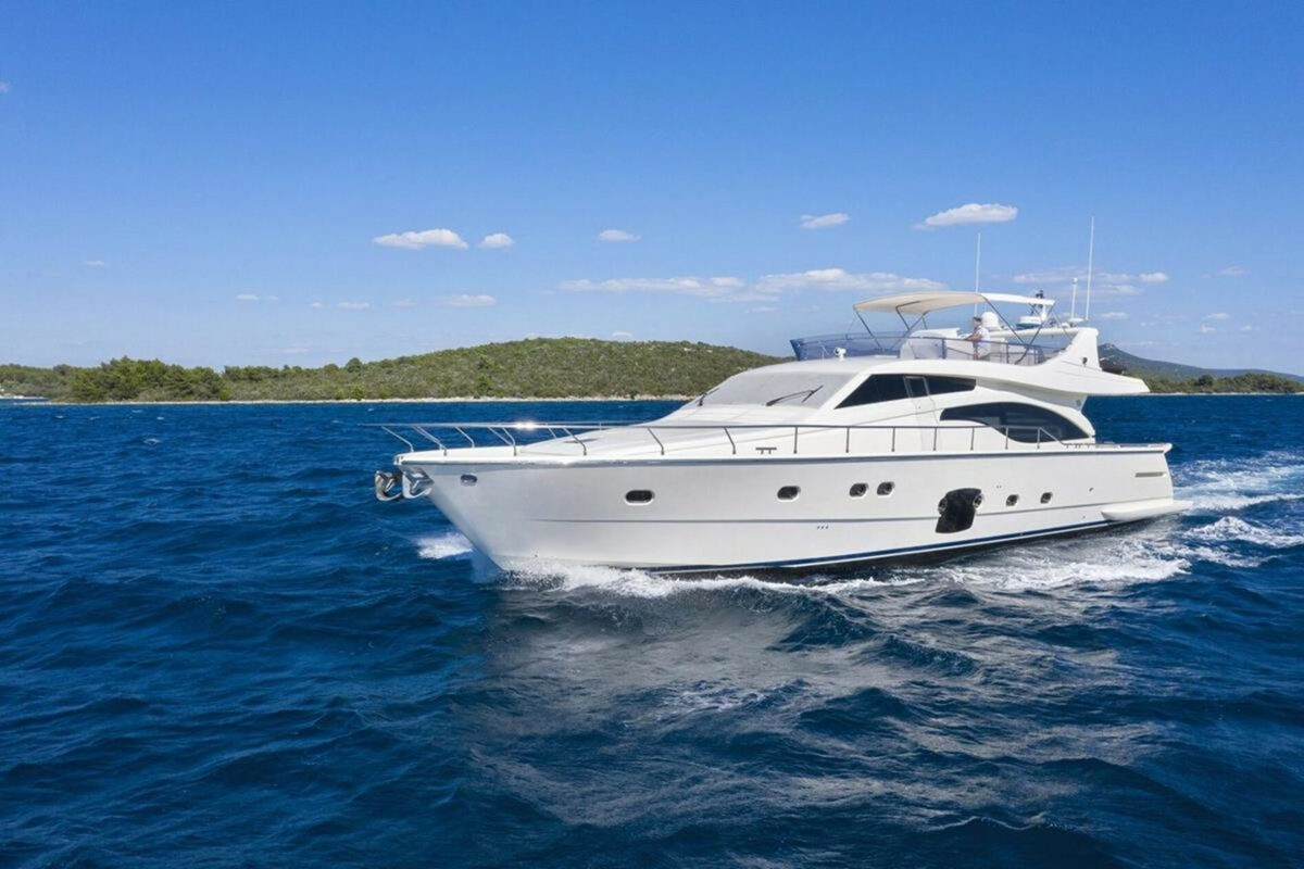 FERRETTI YACHTS "FERRETTI 681"