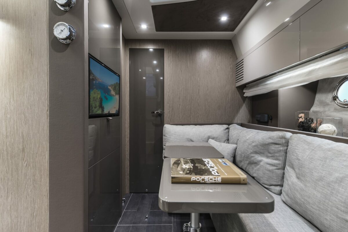 CRANCHI M44 HT - CHARTER - Image 7