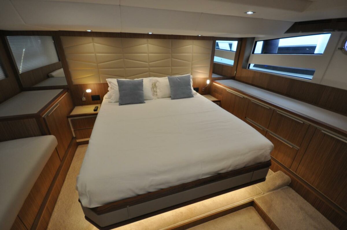 CAYMAN YACHTS F52 - 2020 - Image 17