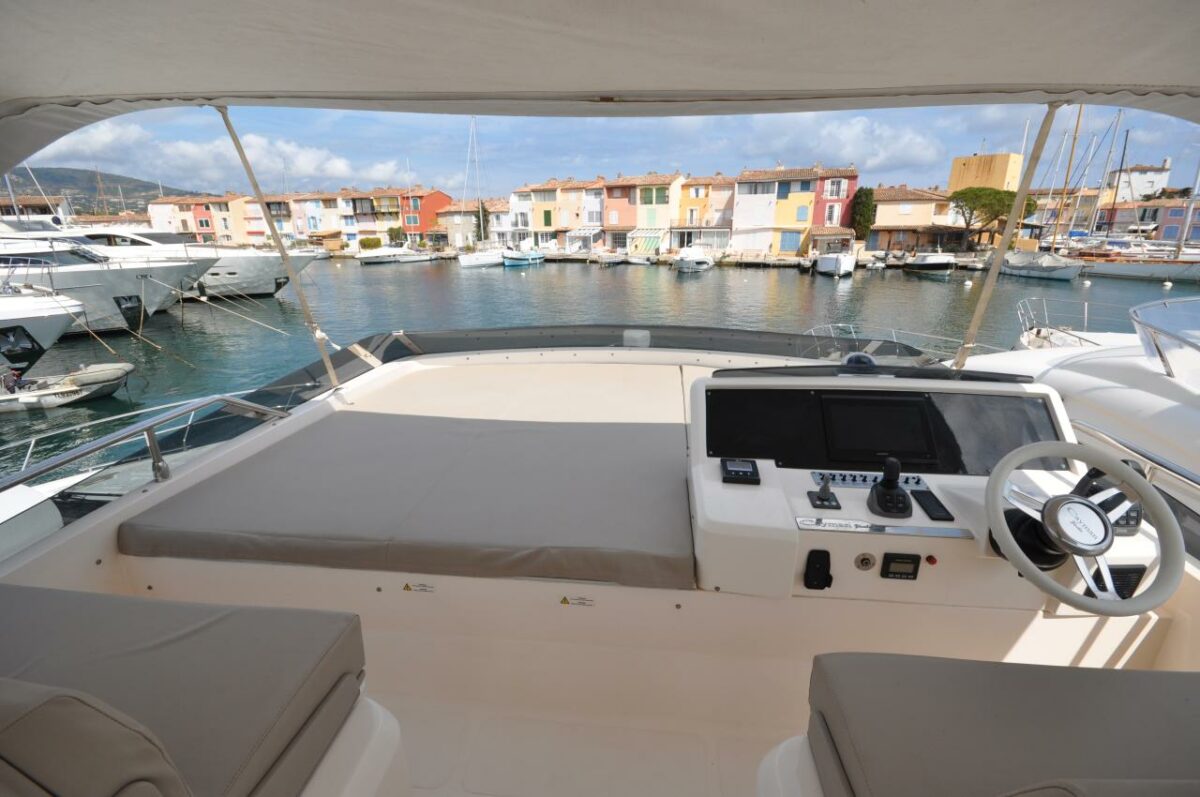 CAYMAN YACHTS F52 - 2020 - Image 10