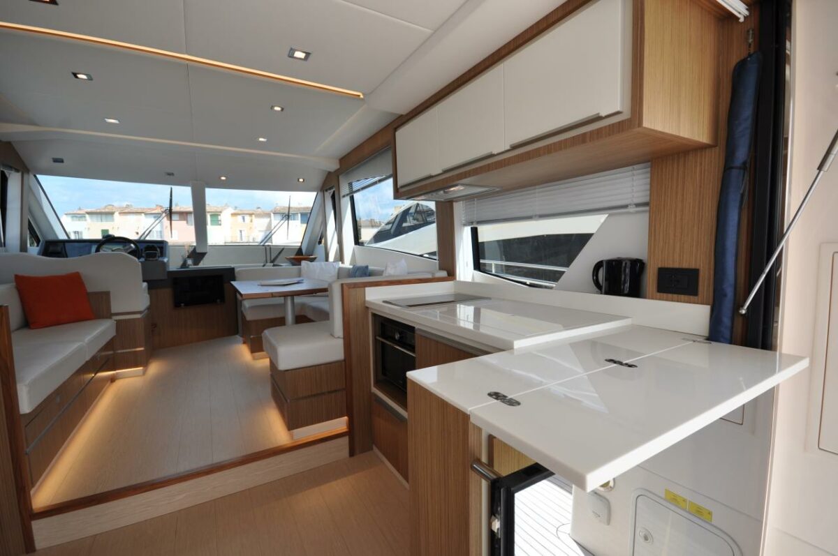 CAYMAN YACHTS F52 - 2020 - Image 15
