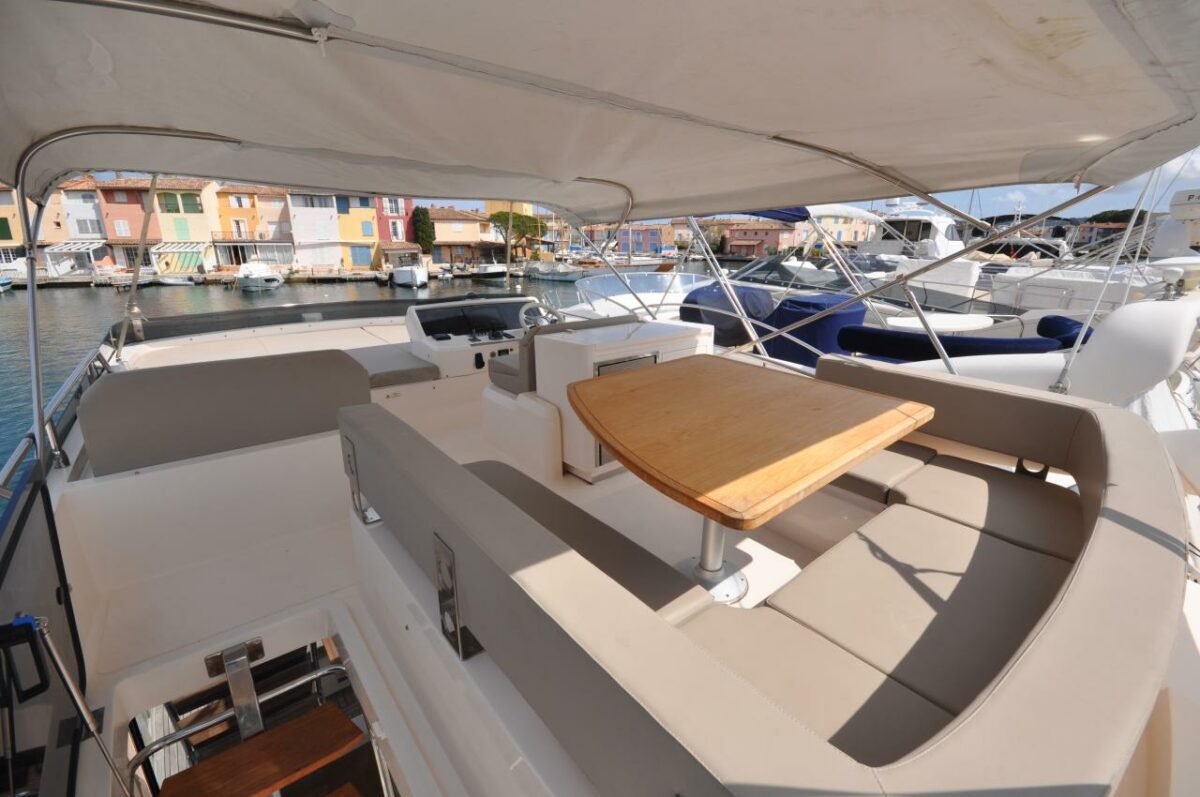 CAYMAN YACHTS F52 - 2020 - Image 11