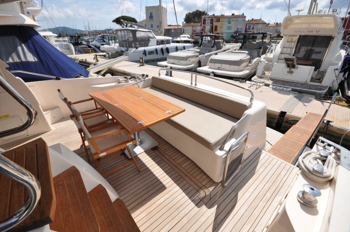 CAYMAN YACHTS F52 - 2020 - Image 9