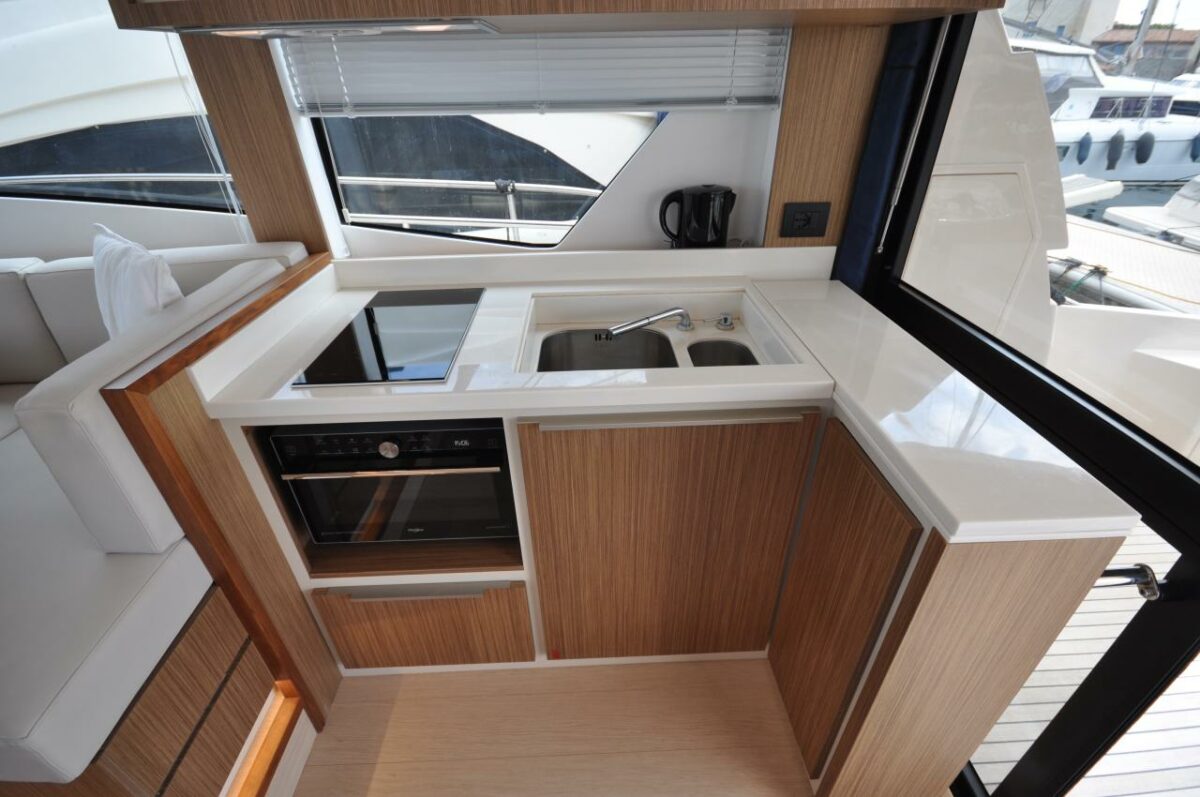 CAYMAN YACHTS F52 - 2020 - Image 16